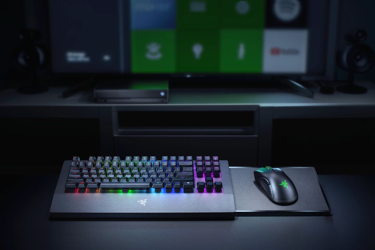 Razer Thunderbolt 4 Dock Chroma ve Razer Laptop Stand Chroma V2 duyuruldu